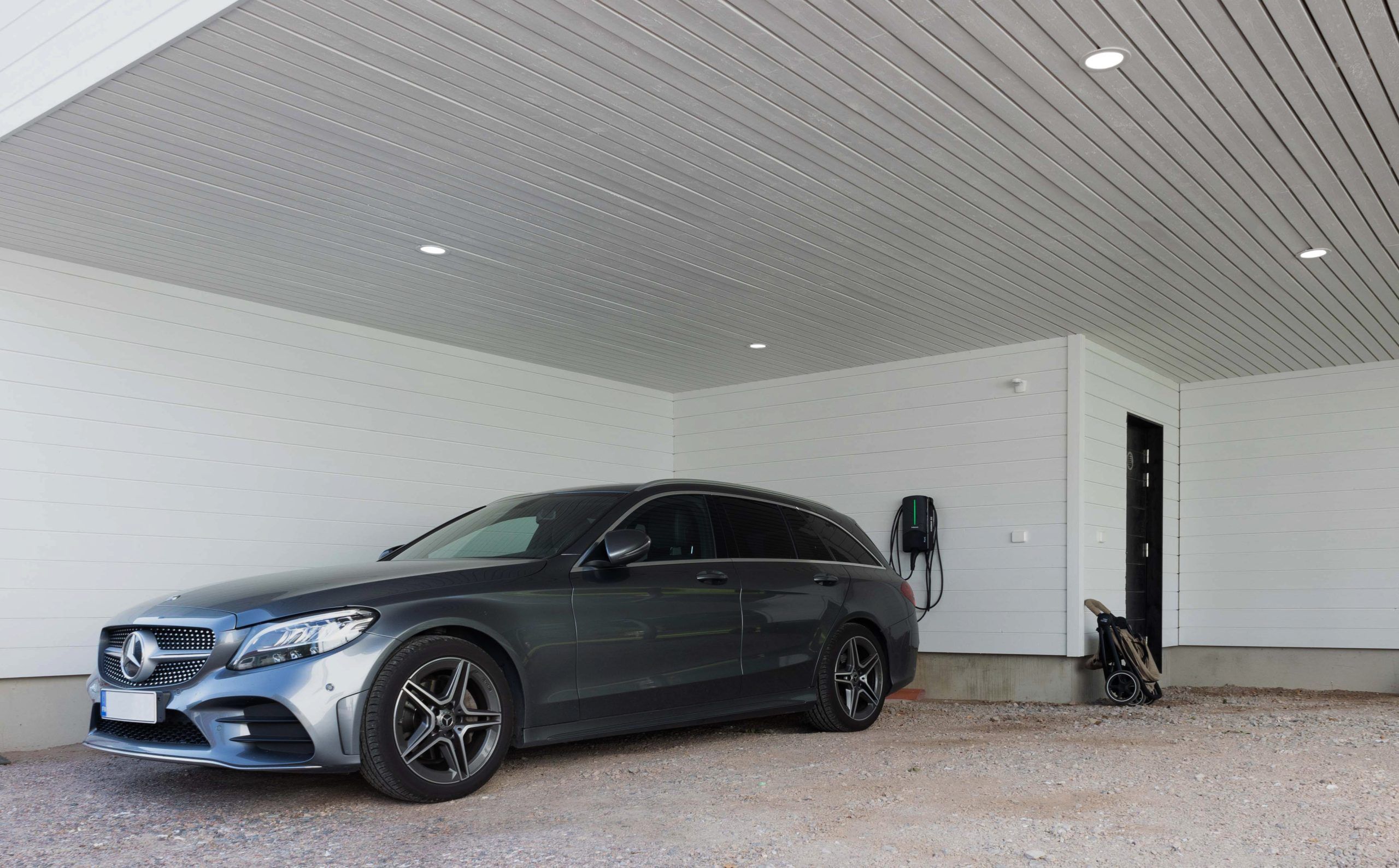 Plafond160 per l'illuminazione generale di una pensilina. Ledstore.fi